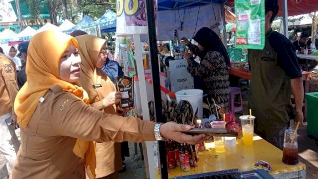 Sekda Pangkep Suriani Pantau Pameran Pembangunan.