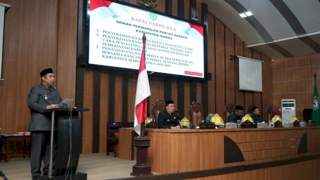 Bupati Chaidir Syam Serahkan KUA-PPAS di Paripurna DPRD Maros.