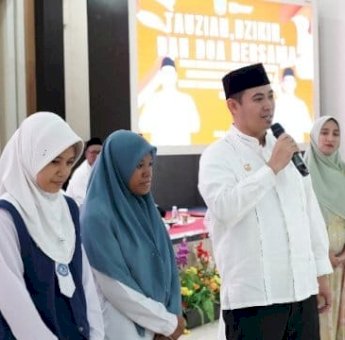 Dua Siswi Kurang Mampu dari Pangkep Dapat Kesempatan Sekolah di SMA SR