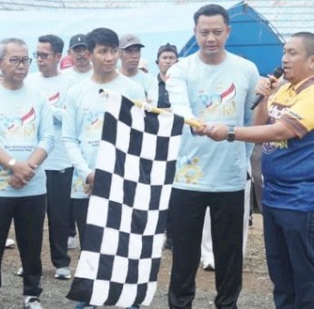 Bupati Ibas Lepas Jalan Santai Peringatan Harganas tingkat Kabupaten Lutim