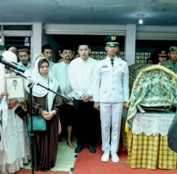 Gubernur Sulsel Lepas Jenazah Mantan Sekprov Mappatoeroeng Parawansa