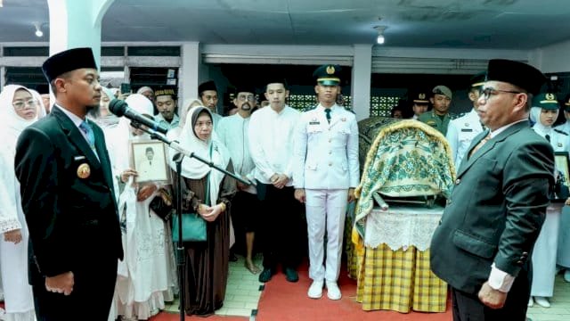 Gubernur Sulsel Lepas Jenazah Mantan Sekprov Mappatoeroeng Parawansa.