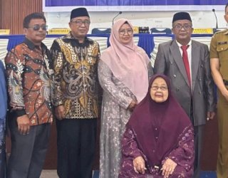 Bikin Bangga! Putra Asli Lekkong Raih Gelar Doktor, Kadisdik Enrekang Hadir Beri Selamat