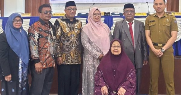 Bikin Bangga! Putra Asli Lekkong Raih Gelar Doktor, Kadisdik Enrekang Hadir Beri Selamat