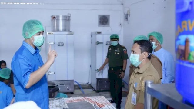 Bupati Pangkep Yusran Lalogau Resmikan SPPG Tumampua.