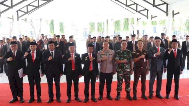 Bupati Sidenreng Rappang (Sidrap), H. Syaharuddin Alrif, melantik dan mengambil sumpah empat pejabat pimpinan tinggi pratama.
