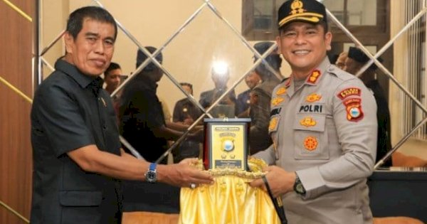 Perkuat Sinergi Lintas Lembaga, Kapolres Barru Jalin Silaturahmi dengan Ketua DPRD-Bahas soal Keamanan