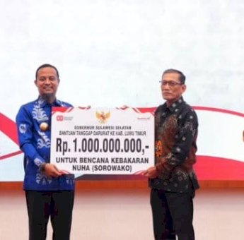 Gubernur Sulsel Serahkan Bantuan Rp1 Miliar untuk Korban Kebakaran di Sorowako