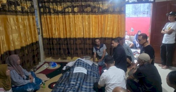 Munafri Arifuddin Melayat di Rumah Duka Fotografer DPRD Kota Makassar