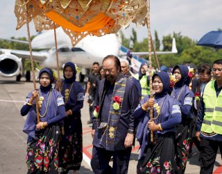 Surya Paloh Disambut Meriah di Makassar Tanda Solidaritas Kader NasDem