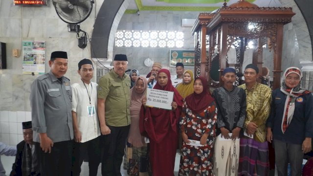 Bupati Pinrang, H. A. Irwan Hamid, S.Sos., hadiri perayaan Maulid Nabi Muhammad SAW yang digelar masyarakat Desa Siwolong Polong, Kecamatan Mattiro Sompe.