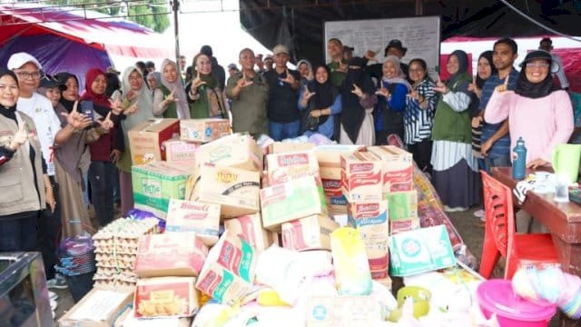 Bupati Luwu Timur, H. Irwan Bachri Syam, kembali meninjau langsung posko induk korban kebakaran di Desa Sorowako, Kecamatan Nuha.