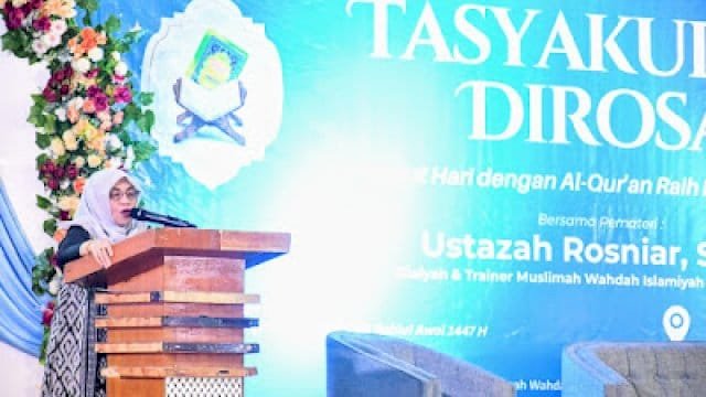 Bupati Sinjai, Hj. Ratnawati Arif menghadiri Tasyakuran Dirosa yang diselenggarakan oleh Muslimah Wahdah Islamiyah.