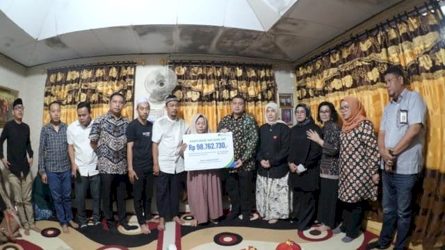 Munafri-Aliyah Serahkan Santunan bagi Keluarga Korban DPRD Makassar