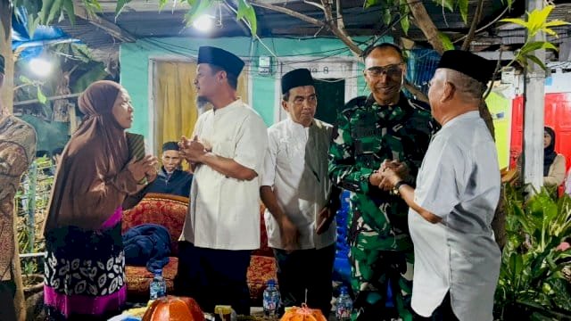 Gubernur Sulawesi Selatan, Andi Sudirman Sulaiman mengunjungi rumah duka almarhum Rusdam Diansyah alias Dandi.