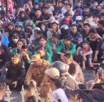 Aksi Demonstrasi di Maros Berjalan Damai, Tuntut 9 Poin-Bupati Chaidir Syam: Semua Aspirasi Akan Kami Sampaikan ke Pusat