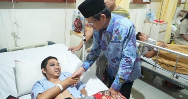Menag Jenguk Korban Kebakaran Gedung DPRD Makassar: Ini Adalah Ujian