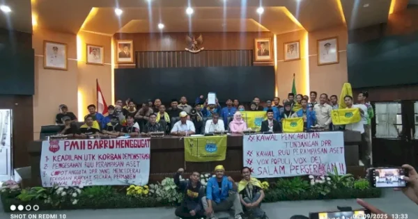 DPRD Barru Terima Empat Point Tuntutan Demonstran