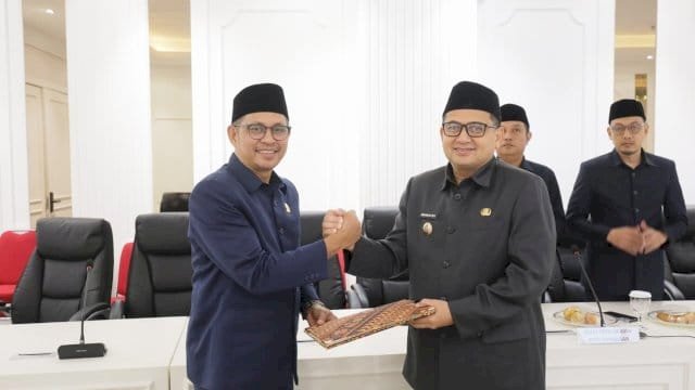 Ketua DPRD Makassar, Supratman, bersama Wali Kota Makassar, Munafri Arifuddin.