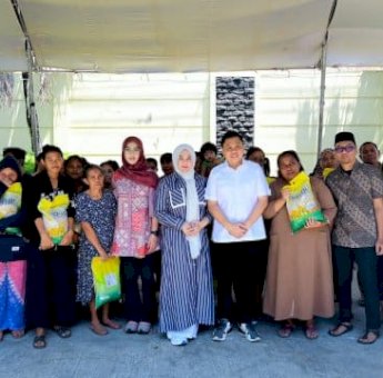 Wagub Sulsel Fatmawati Rusdi Bareng Pimpinan DPRD Berbagi Jumat Berkah Pasca Kebakaran Gedung DPRD Sulsel