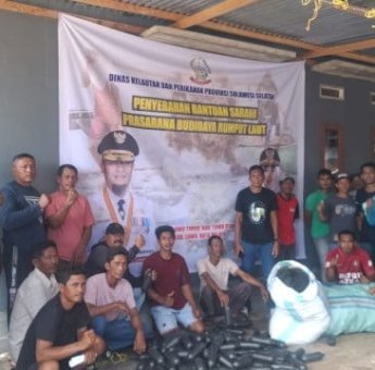 Pemprov Sulsel Salurkan 141 Ton Bibit Rumput Laut dan 117 Ribu Pelampung untuk Petani di Luwu Raya