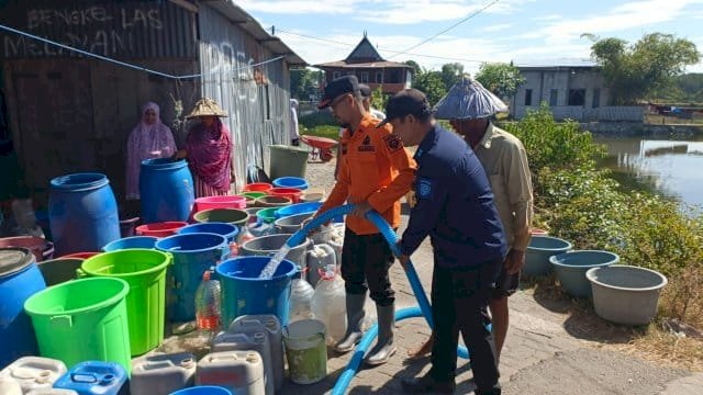 Pemkab Maros Salurkan Air Bersih ke 6 Kecamatan Terdampak Kekeringan