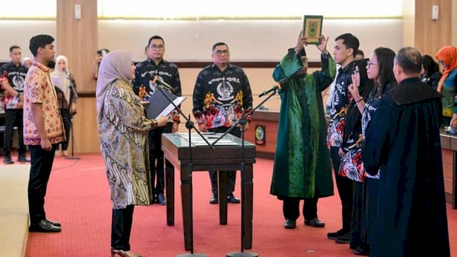Wakil Gubernur Sulawesi Selatan, Fatmawati Rusdi, melantik dan mengambil sumpah 65 pejabat fungsional lingkup Pemerintah Provinsi Sulsel.