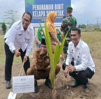 Dukung Program Nasional, Rutan Pangkep Tanam Kelapa di Jagong