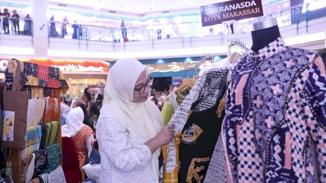 Dekranasda Makassar, turut berpartisipasi dalam ajang Wastra Arajang 2025.