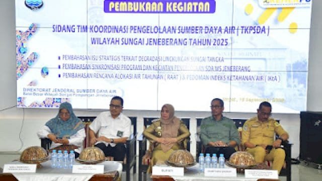 Bupati Sinjai, Hj. Andi Ratnawati Arif, menghadiri pembukaan Sidang Tim Koordinasi Pengelolaan Sumber Daya Air (TKPSDA) Wilayah Sungai Jeneberang Tahun 2025.