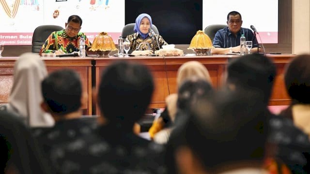 Wakil Gubernur Sulsel, Fatmawati Rusdi, memimpin rapat panitia pelaksana HUT ke-356 Sulsel.