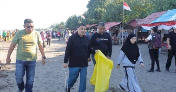 Pimpin Kerja Bakti Serentak, Munafri – Aliyah Ingatkan Jaga Kebersihan Lingkungan