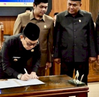 Bupati Soppeng Suwardi Haseng Tandatangani Berita Acara Persetujuan Ranperda Perubahan APBD TA 2025