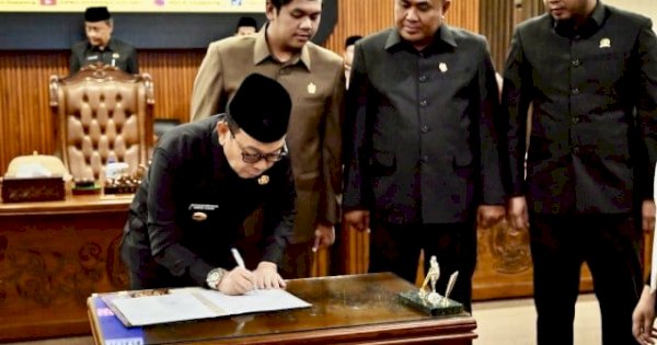 Bupati Soppeng Suwardi Haseng Tandatangani Berita Acara Persetujuan Ranperda Perubahan APBD TA 2025