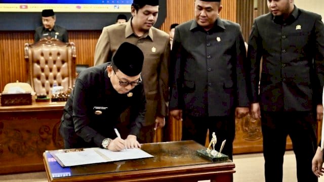 Bupati Soppeng Suwardi Haseng Tandatangani Berita Acara Persetujuan Ranperda Perubahan APBD TA 2025