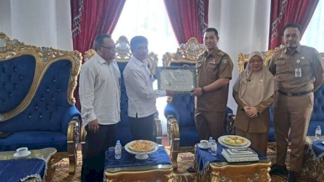 Home Metro BPKP Serahkan Sertifikat Level 3 kepada Bupati Pangkep Yusran Lalogau, Pengawasan dan Manajemen Risiko Kian Kuat