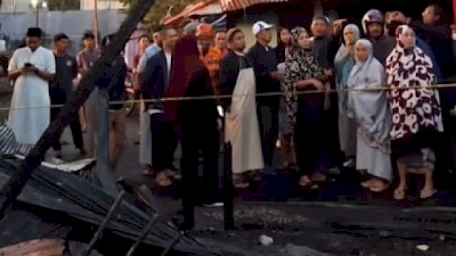 Pasca Kebakaran di Wattang Soreang, Wali Kota Tasming Langsung Instruksikan Tanggap Siaga-Siapkan Tenda Darurat dan Dapur Umum