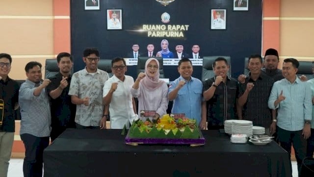 Pimpinan dan Anggota DPRD Sulsel.