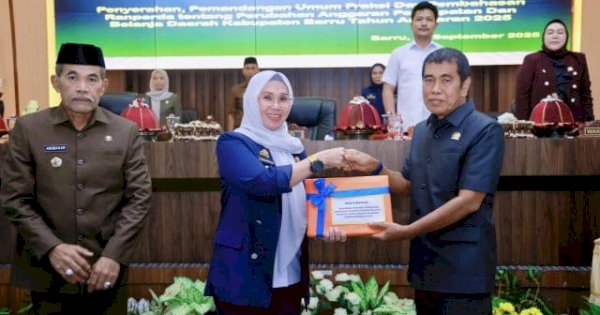 Ketua DPRD Barru Terima Rancangan Peraturan Daerah Tentang Perubahan APBD Tahun 2025