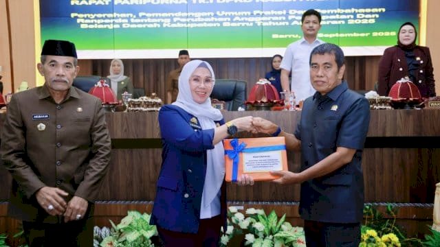 Ketua DPRD Barru Terima Rancangan Peraturan Daerah Tentang Perubahan APBD Tahun 2025