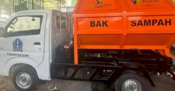 Bank Sulselbar Bantu Pemkab Bone Dua Unit Mobil Sampah
