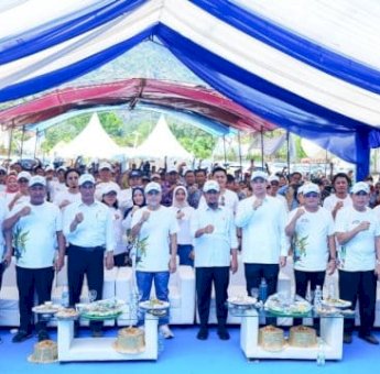 Gubernur Andi Sudirman Sulaiman Serahkan 15 Miliar untuk Kabupaten Pangkep