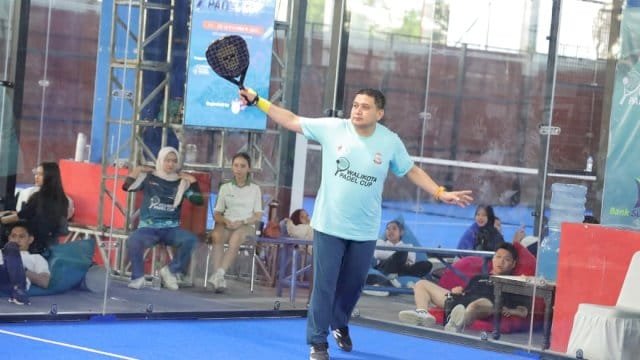 Wali Kota Makassar Munafri Arifuddin menghadiri sekaligus menutup Wali Kota Padel Cup 2025.