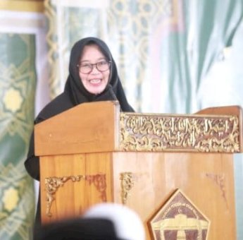 Wabup Lutim Puspawati Ajak Santri Teladani Akhlak Rasulullah di Maulid Nabi