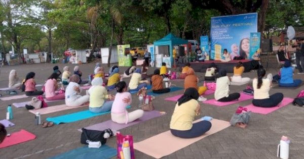 CitraCosmetic-Wardah Gelar Yoga Class di Pantai Akkarena, Ajak Peserta Lindungi Kulit Sambil Beraktivitas Sehat