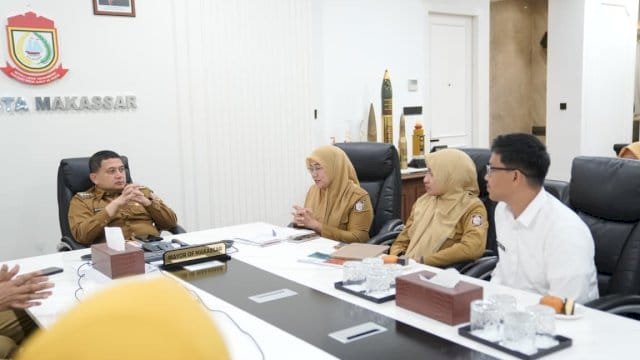 Wali Kota Makassar, Munafri Arifuddin mengikuti Rapat Koordinasi Nasional yang digelar secara virtual dari Kantor Balai Kota Makassar.