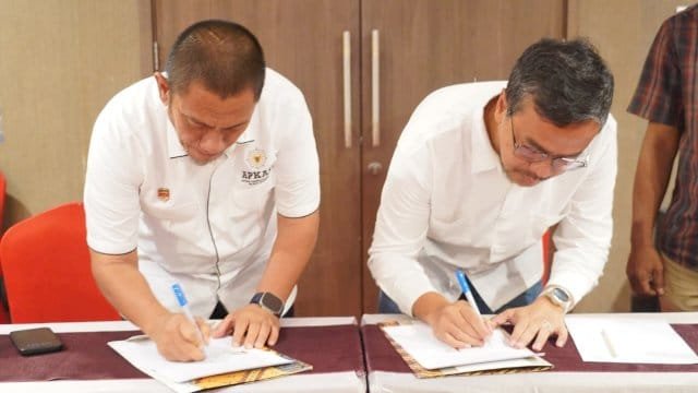 Bupati Luwu Timur, Irwan Bachri Syam, Nota Kesepakatan tentang Sinergi Penanganan Jalan Nasional di Kabupaten Luwu Timur.