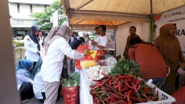 Gerakan Pangan Murah (GPM) secara serentak di 24 kabupaten/kota.