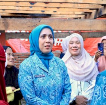 Ketua PKK Sinjai Sambangi Korban Kebakaran di Lengkonge Lappa