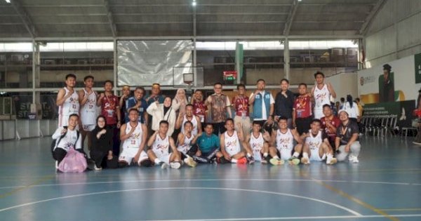 Sekda Sulsel Jufri Rahman Suntik Semangat Tim Basket di Laga Perdana PORNAS KORPRI 2025